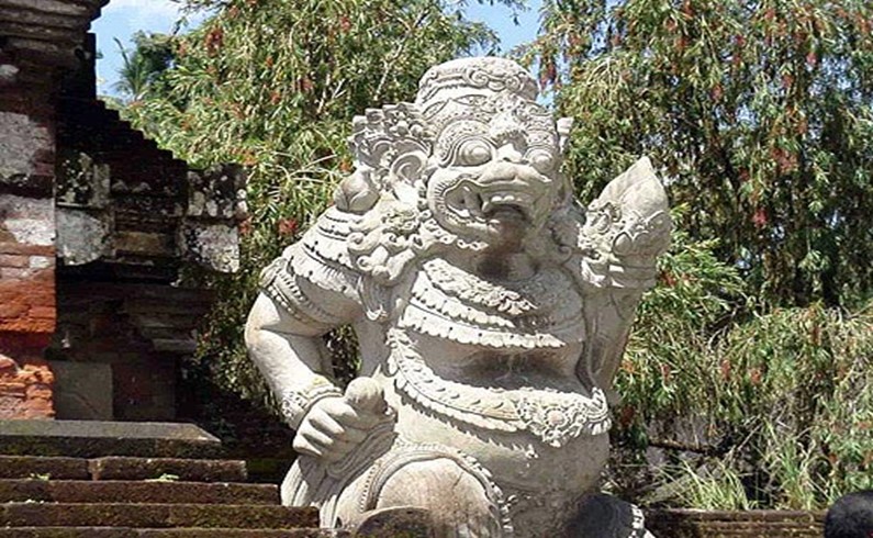 Демоны охраняютхрамы Бали