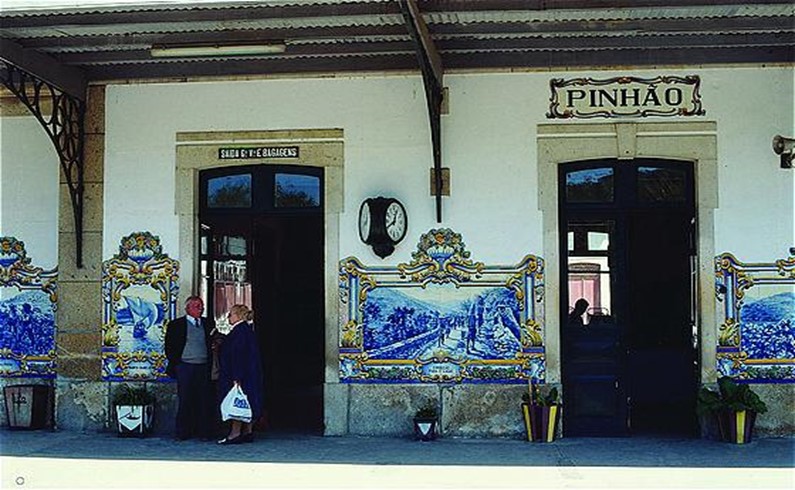 Железнодорожный вокзал Пинао<br>imagesofportugal.com